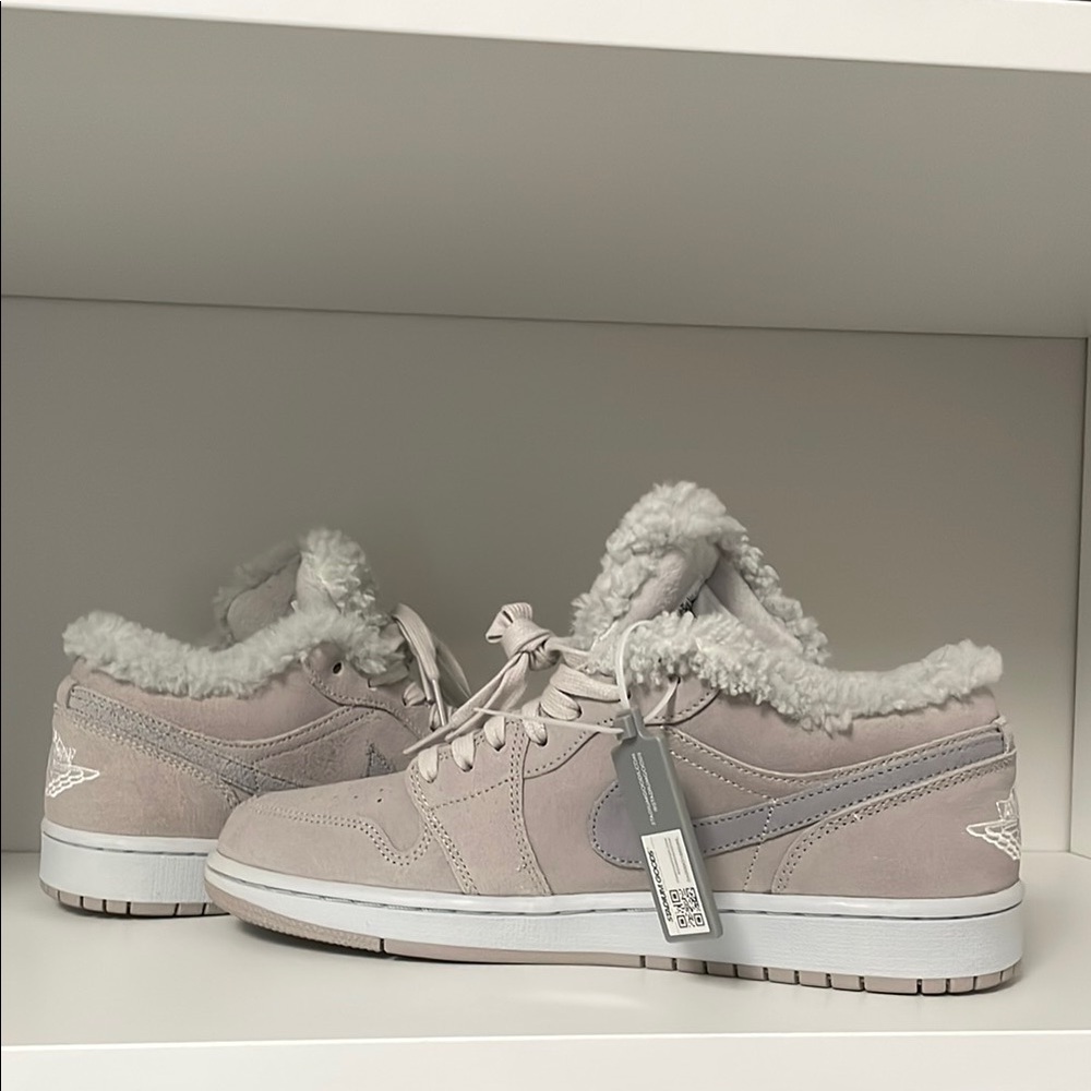 NWOB. Nike Women’s Sherpa Lined Air Jordan 1. Size 10.5. LIMITED EDITION.